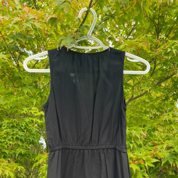 sleeveless waist-defined little black dress - Picture 2 of 4